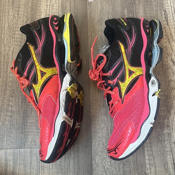 Mizuno Dynomotion Red & Yellow athletic Sneaker size 9.5 - Picture 5 of 13